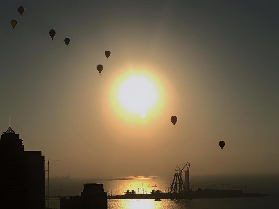 Balloon competition taking off from the Palm