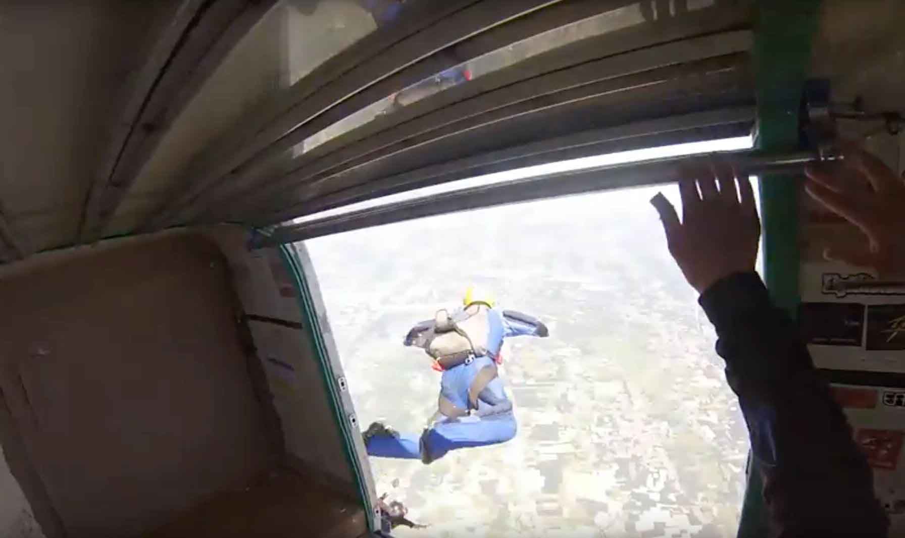 The main flap is open, the canopy is coming out but PC still in pocket – horseshoe malfunction!