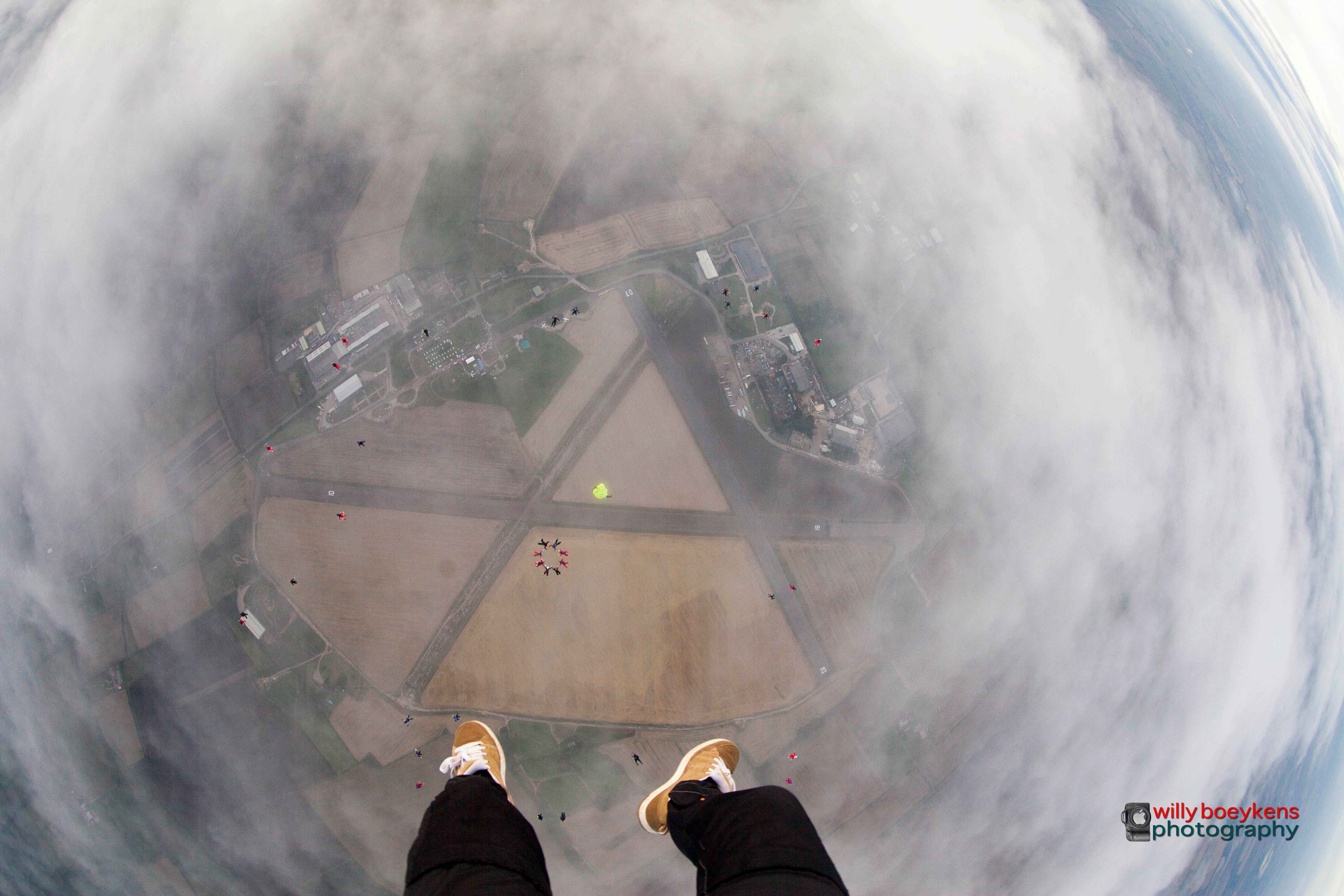 Cameraman Willy Boeykens has the right idea on break-off – open in clear skies