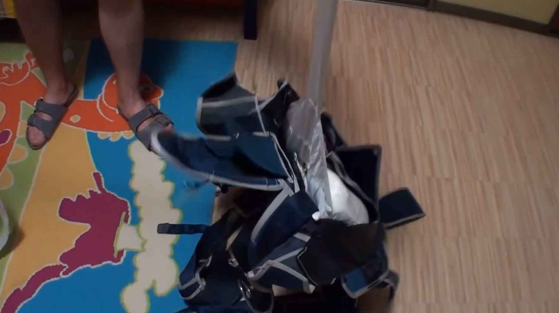 After peeling the pilot chute fabric away, the free bag is stuck in the tray