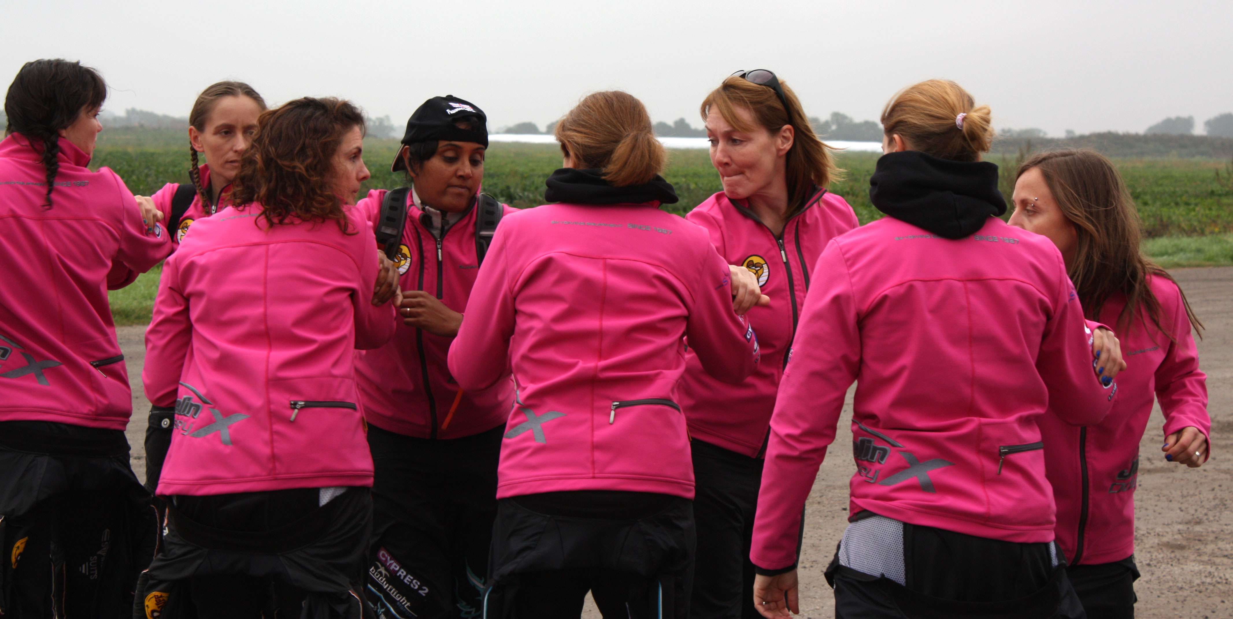 Brit Chicks dirtdive
