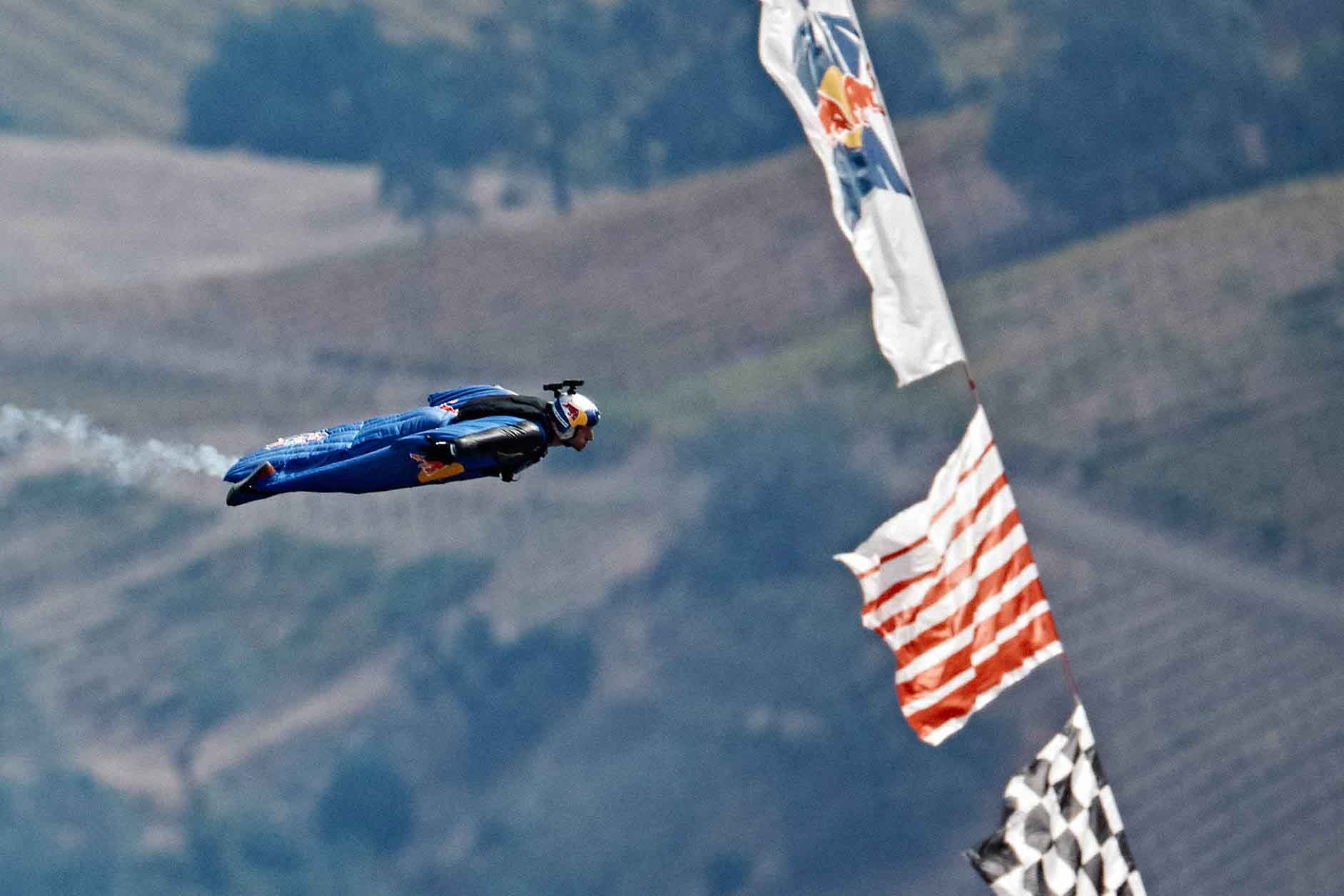 Andy Farrington crossing the finish line to become The Red Bull Ace 2015