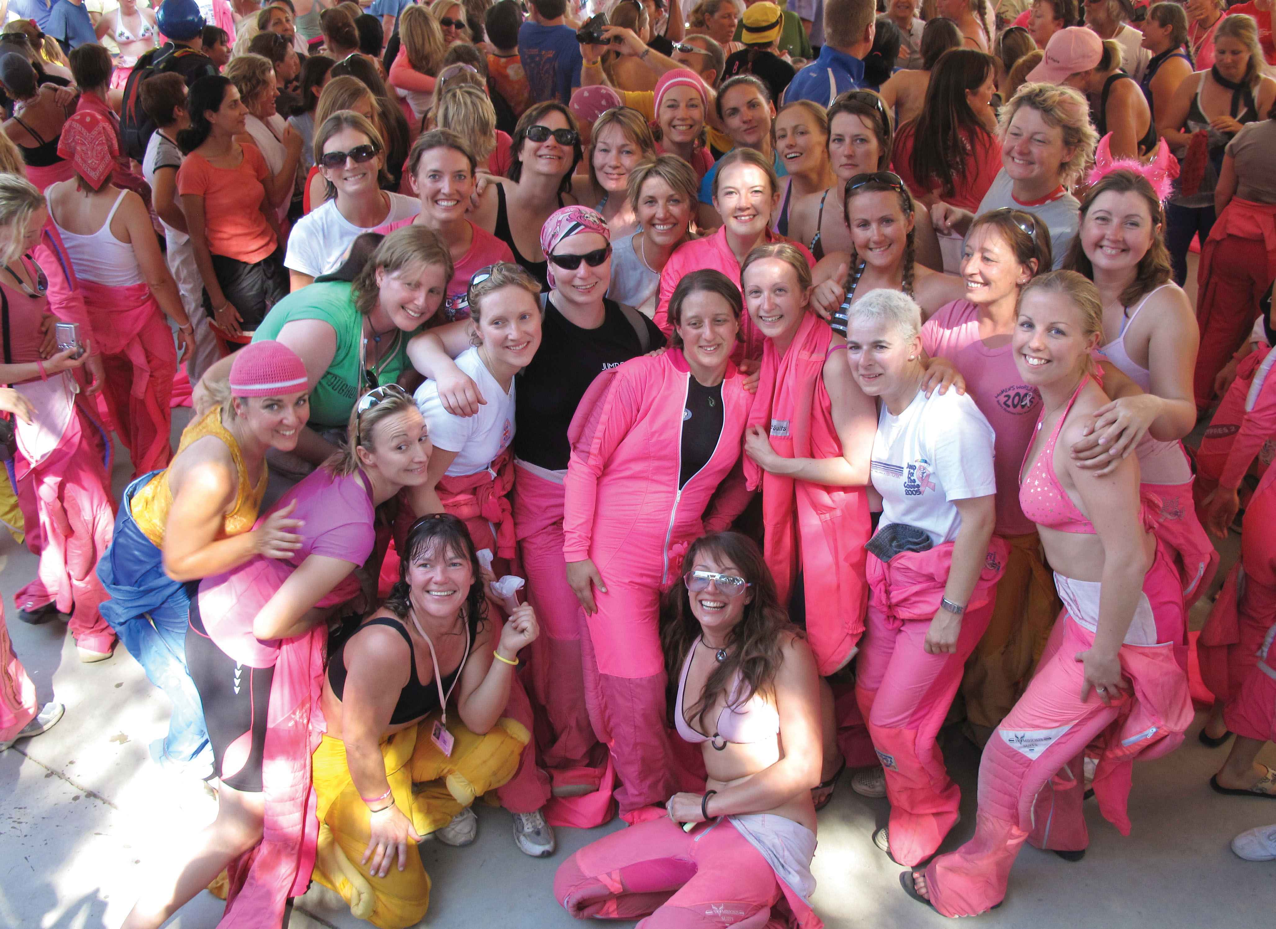 Happy chicks after the last women's World Record 181way, 2009