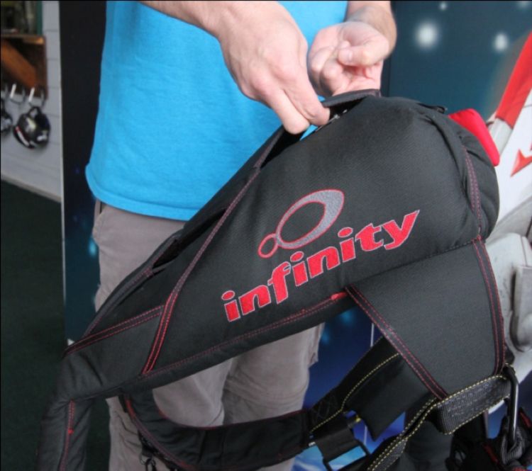 Pick the Infinity up by the pin flap! How many rigs would do this?