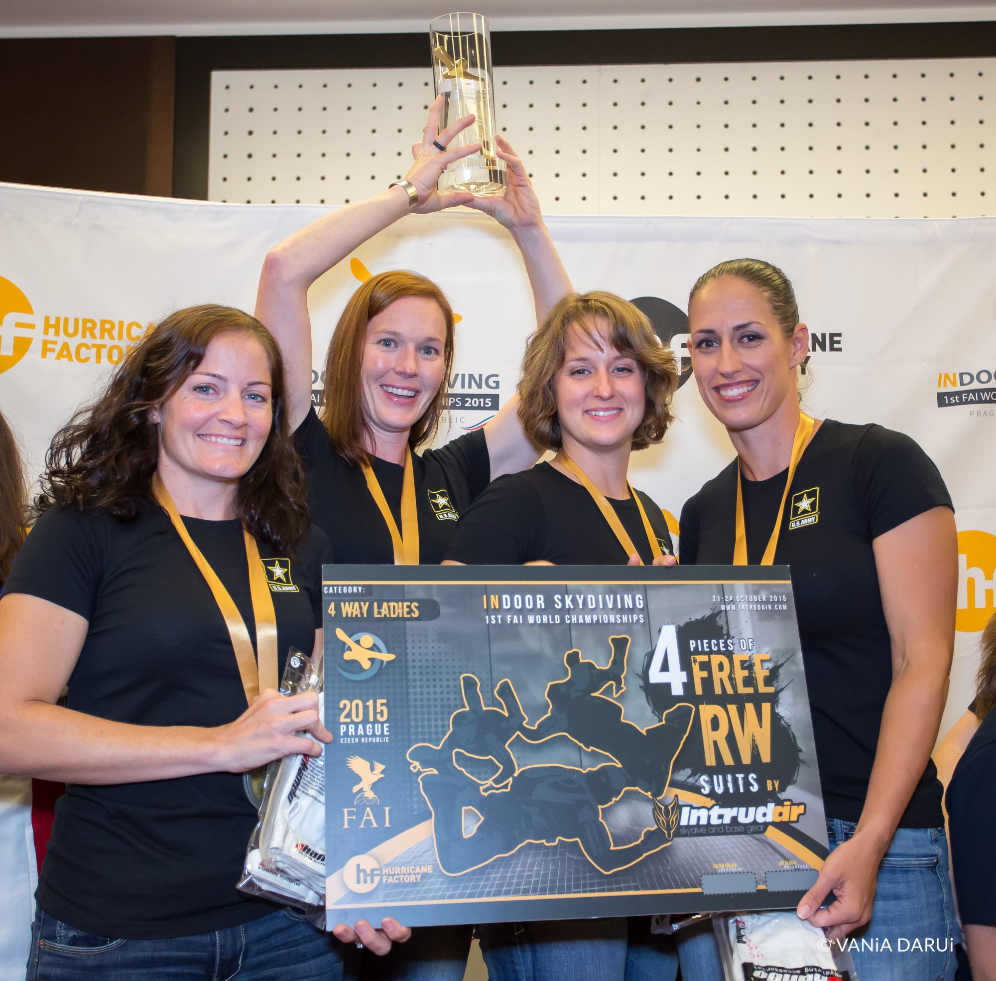 GK4, Golden Knights, first indoor World Champions in female 4-way