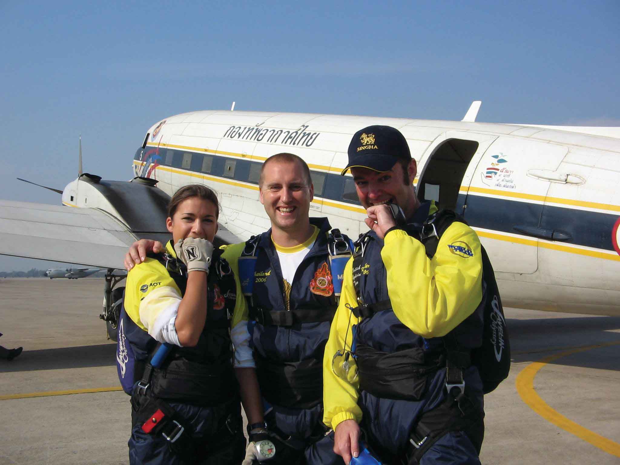Hannah Betts, Milko & Gary Wainwright before the Guinness Record Mass jump, Bangkok 2004
