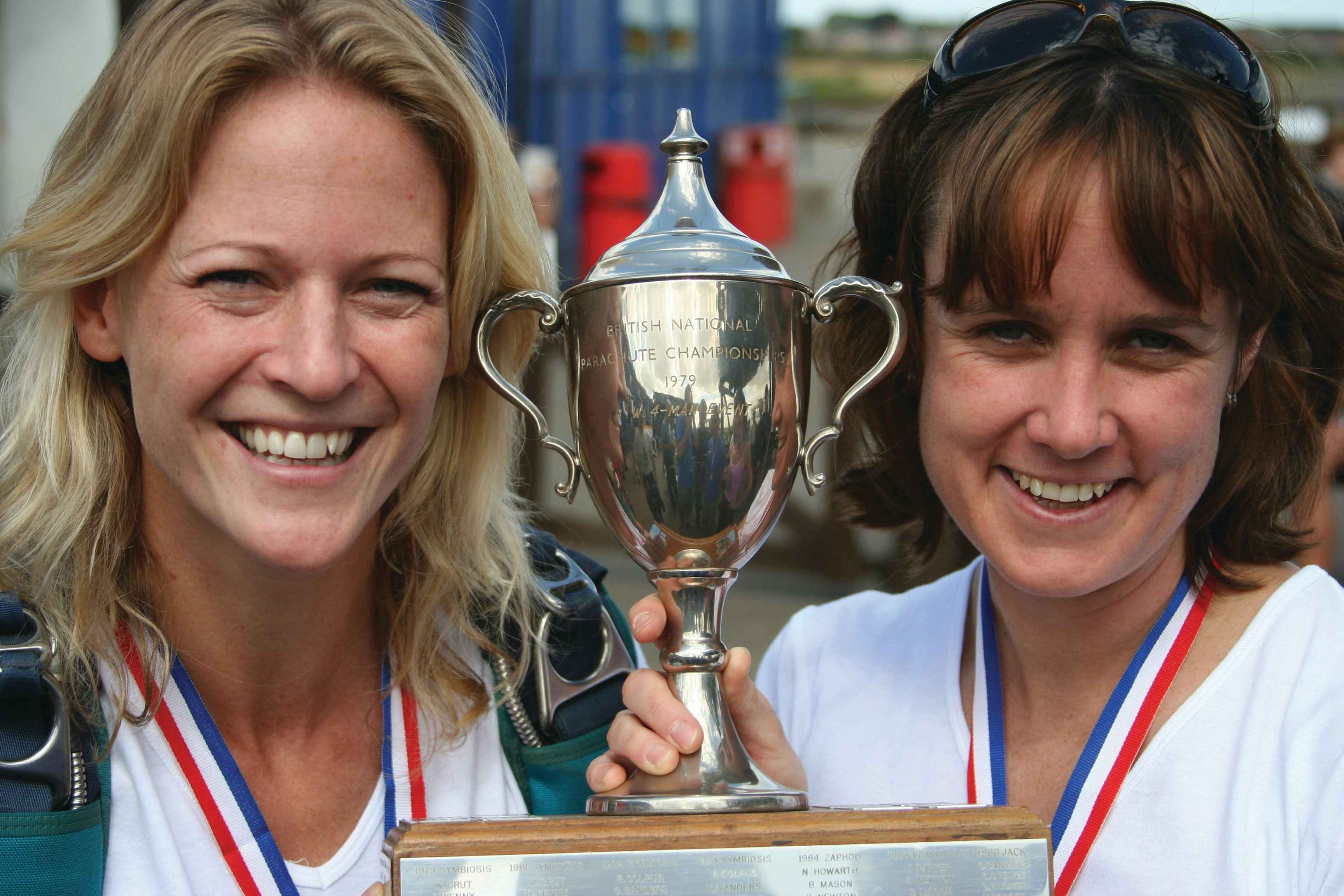National Champions 2007, Sarah Smith and Kate Stephens with the '4-MAN' trophy